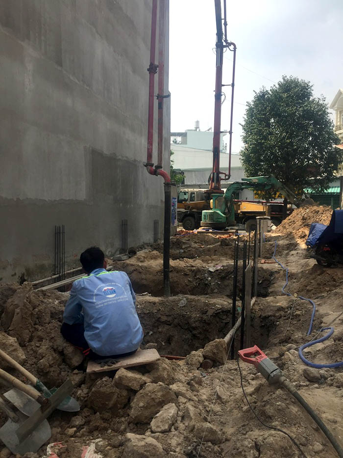 Đổ bê tông hố móng nhà trong dịch vụ xây nhà tại Vũng Tàu