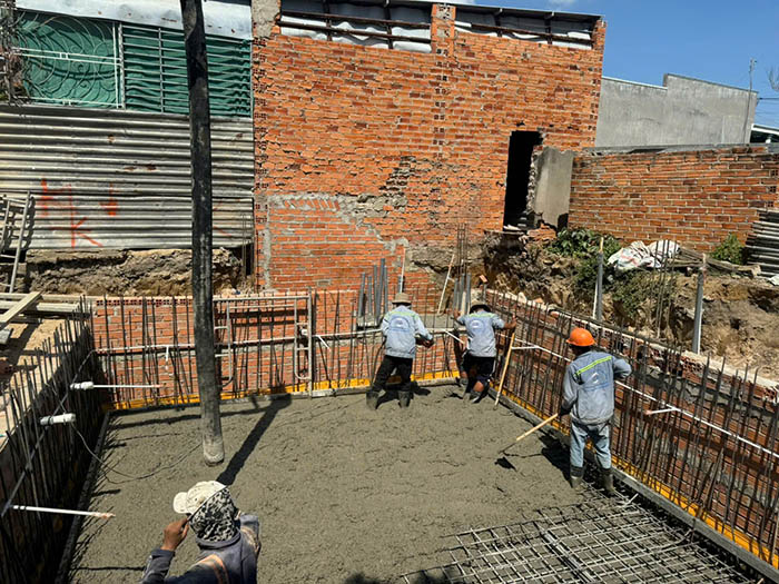 Thi công phần hồ bơi của biệt thự 
