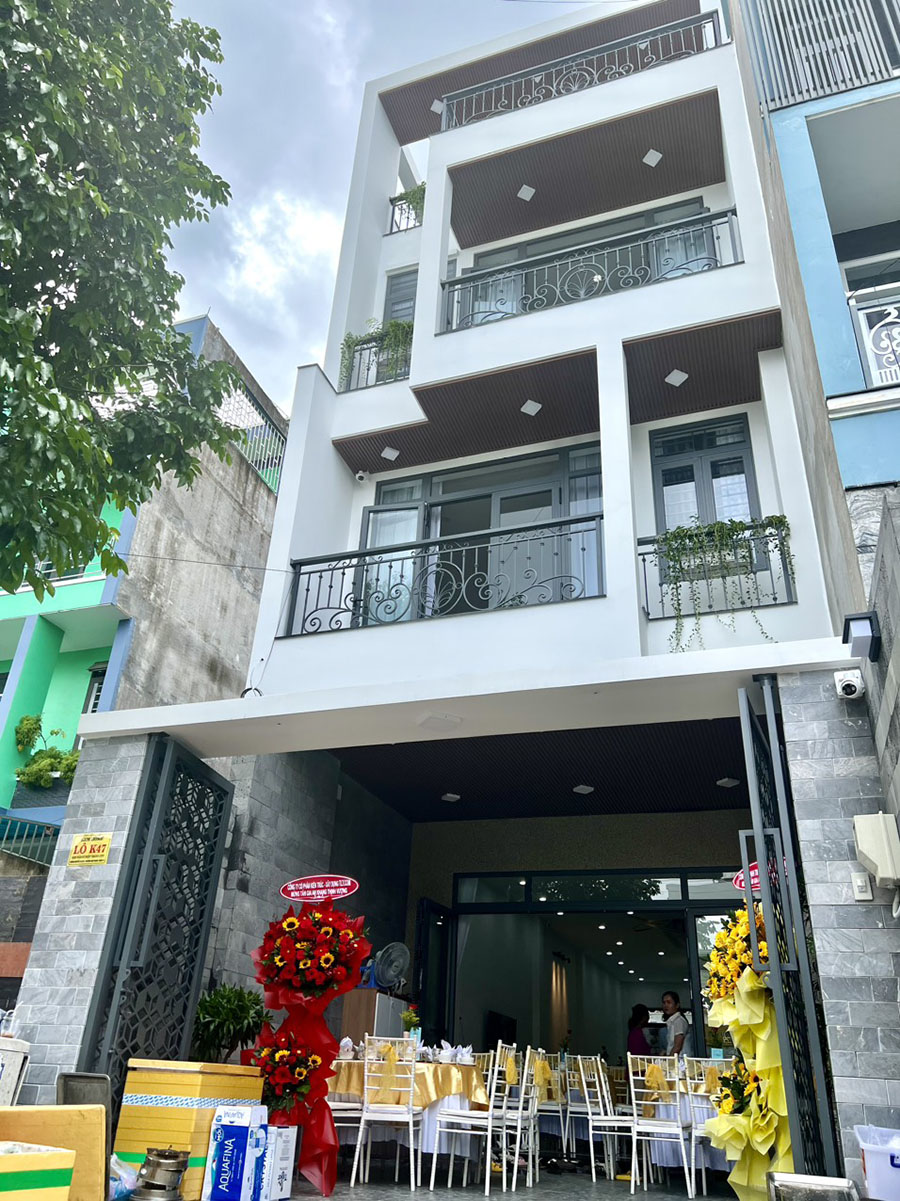 Bàn giao nhà cho chủ đầu tư